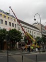 800 kg Fensterrahmen drohte auf Strasse zu rutschen Koeln Friesenplatz P35